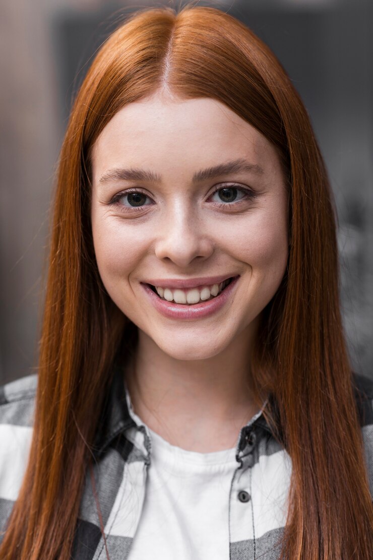 files/close-up-beautiful-joyful-woman_23-2148369593.jpg